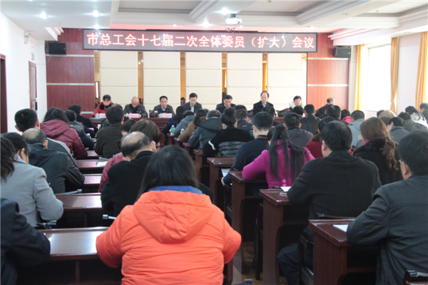 3月11日，梧州市總工會(huì)召開十七屆二次全委會(huì)（擴(kuò)大）會(huì)議，市委副書記蔣海東發(fā)表講話，市總工會(huì)黨組書記、常務(wù)副主席朱明勝作