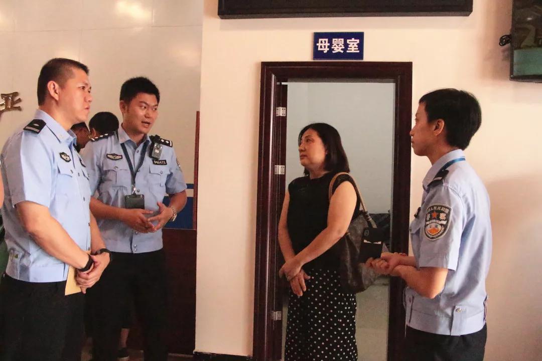 兼顧工作和家庭 選建“女職工關(guān)愛(ài)室”——梧州市總工會(huì)走訪(fǎng)基層工會(huì)推進(jìn)女職工關(guān)愛(ài)室建設(shè)工作