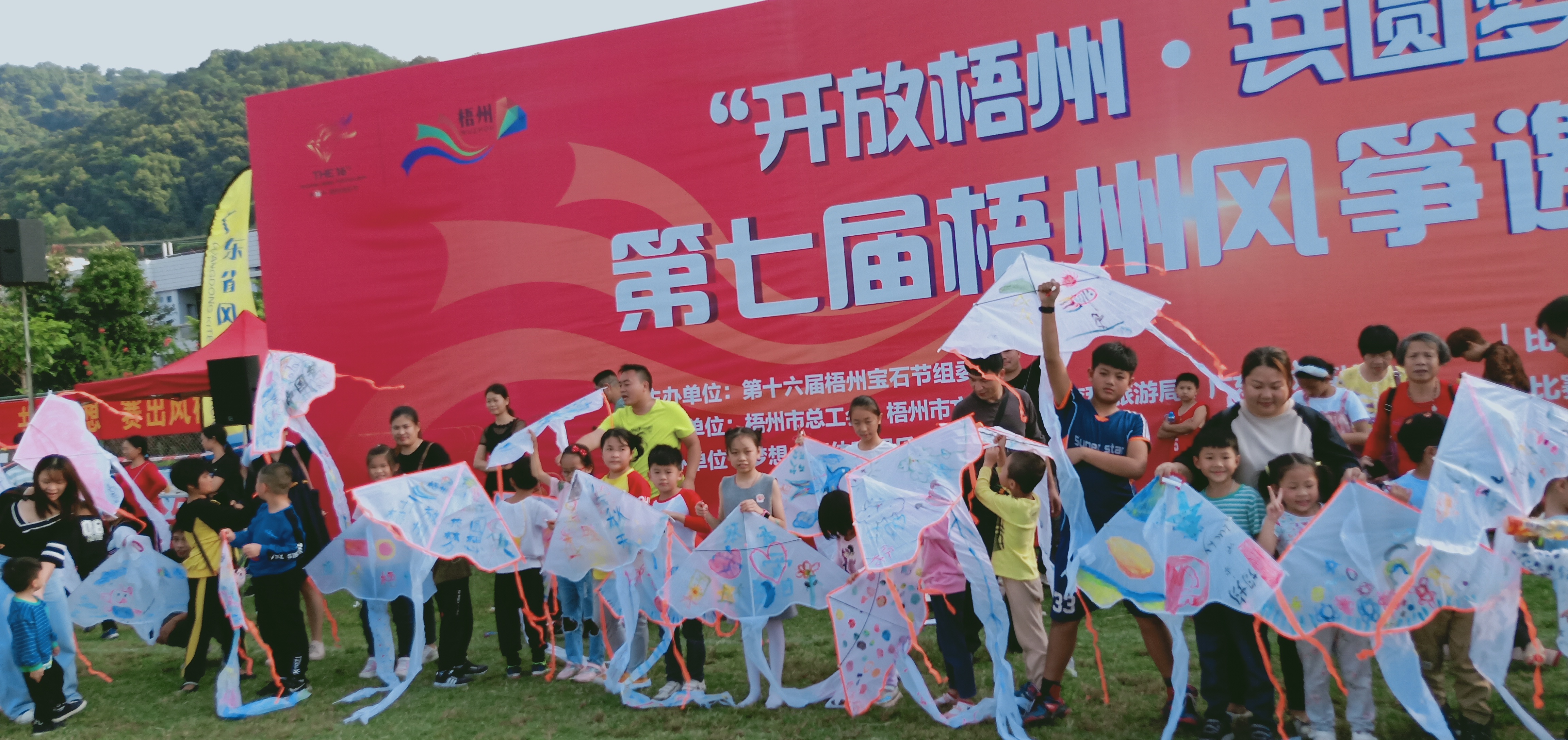 活力四射上演“空中芭蕾” 開(kāi)放梧州共享“文化盛宴”