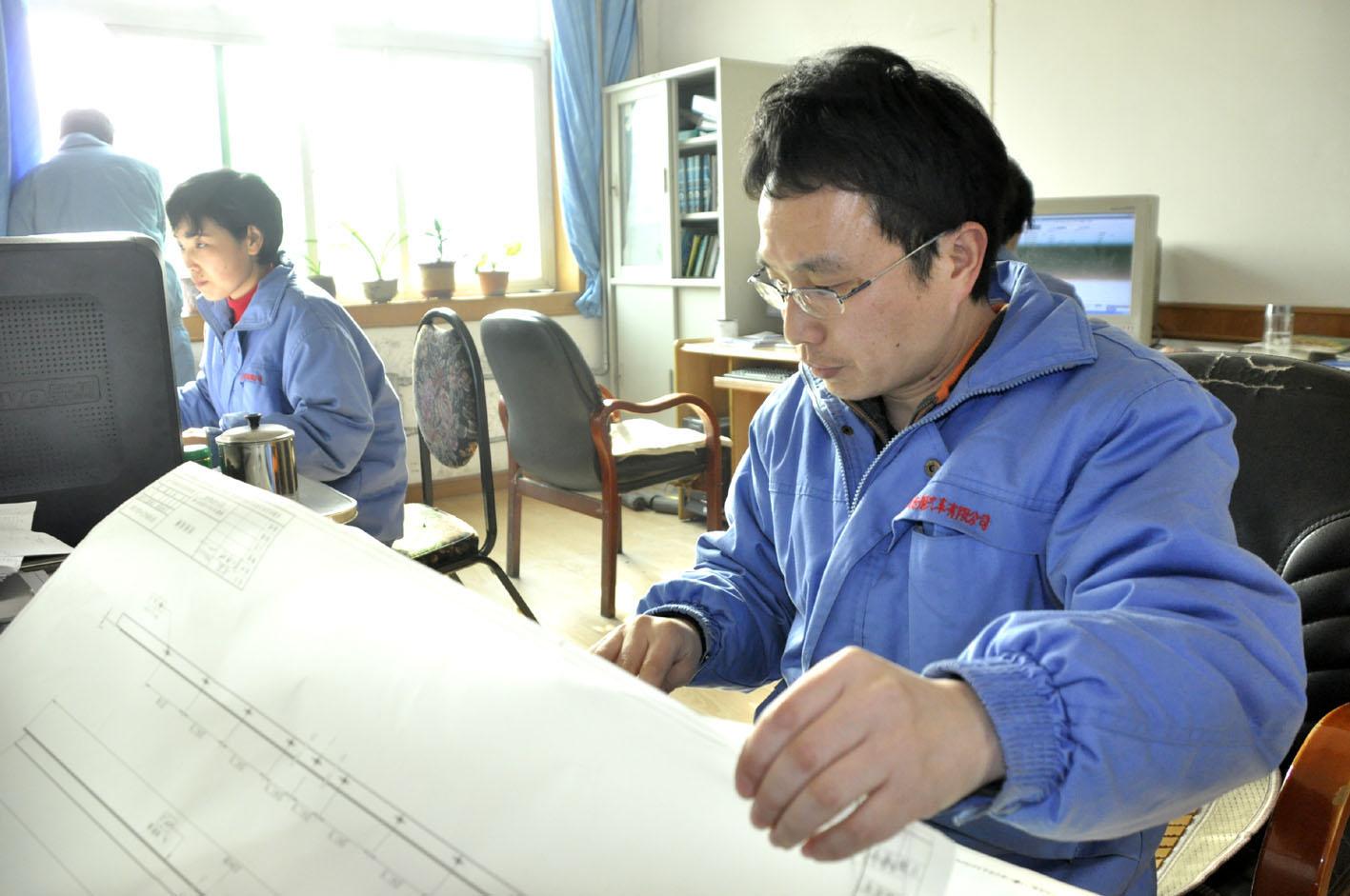 梧州職工：以勞模為榜樣，做好本職工作