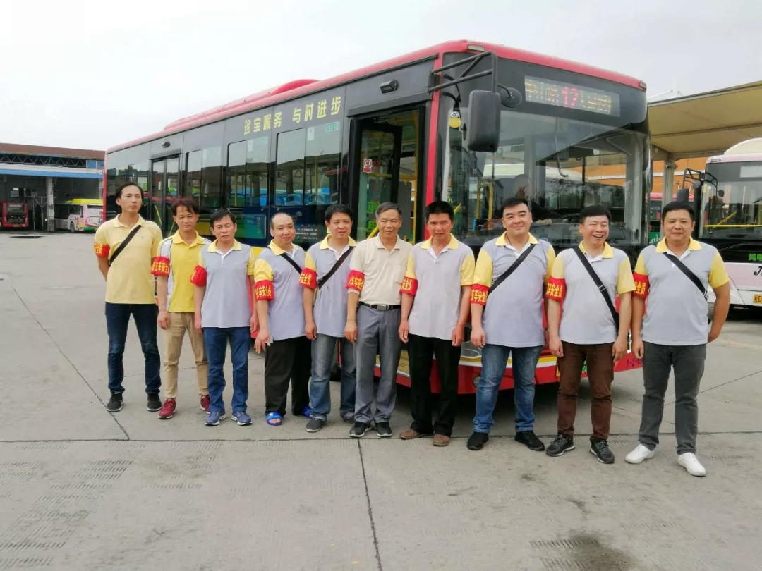 你坐過12路公交車嗎？為你服務的是“全國工人先鋒號”哦