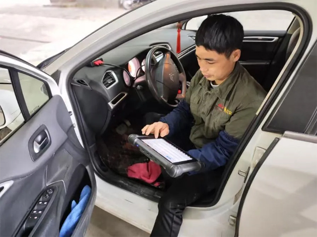 【每日一匠】2024年“梧州工匠”——曾炎清同志先進事跡