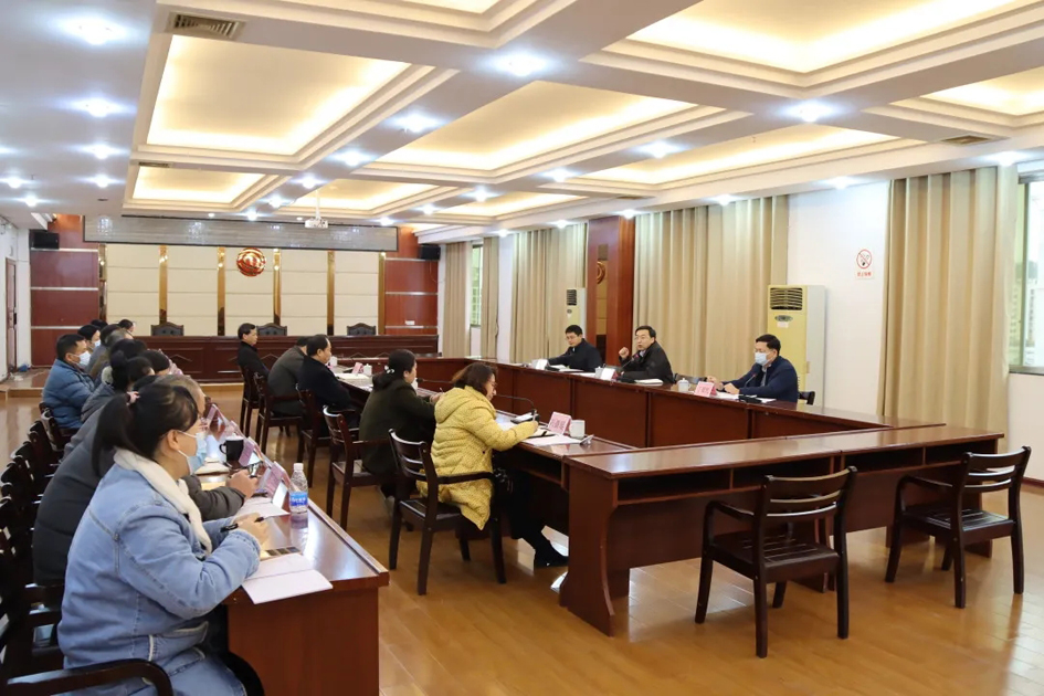 自治區(qū)總工會(huì)副主席鄭勝景到我市開展送溫暖慰問(wèn)活動(dòng)