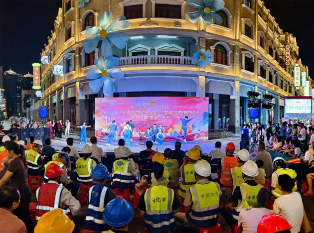 2025年“文藝輕騎進(jìn)企業(yè) 百年工運(yùn)傳薪火”勞模工匠宣講首場活動在梧州騎樓城舉行