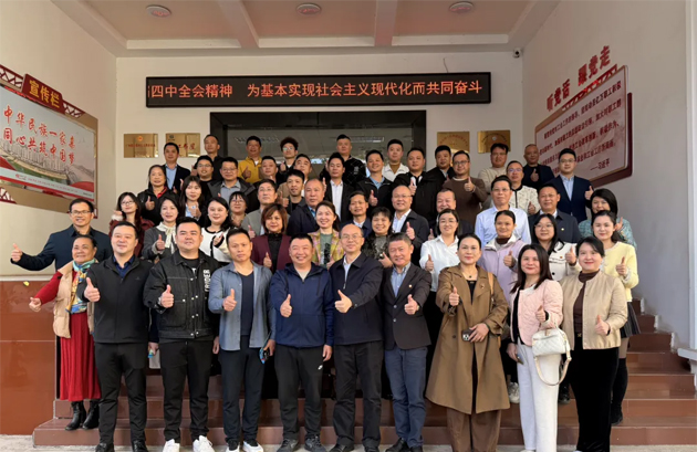 翰墨飄香迎“家人”，共話發(fā)展譜新篇｜我市多家基層工會(huì)及社會(huì)組織走進(jìn)市職工之家觀展交流