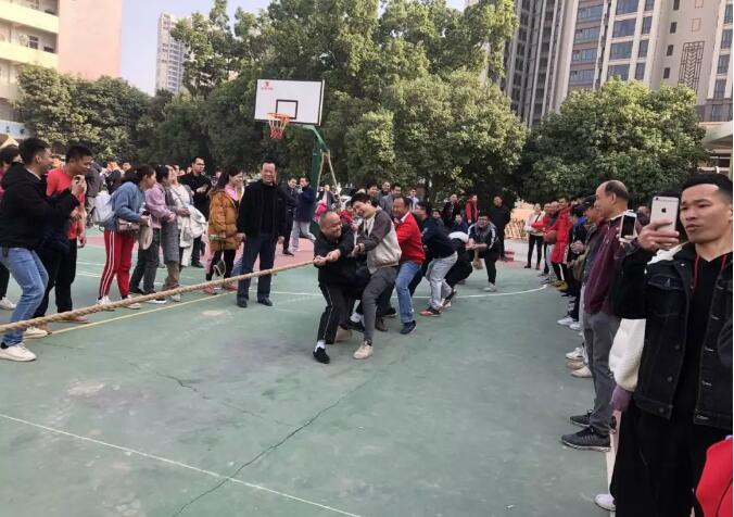 龍圩區(qū)總工會開展“慶元旦、迎春節(jié)”職工趣味體育活動