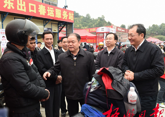 粵桂兩省(區(qū))領(lǐng)導(dǎo)檢查“暖流行動(dòng)”并開(kāi)展志愿服務(wù)